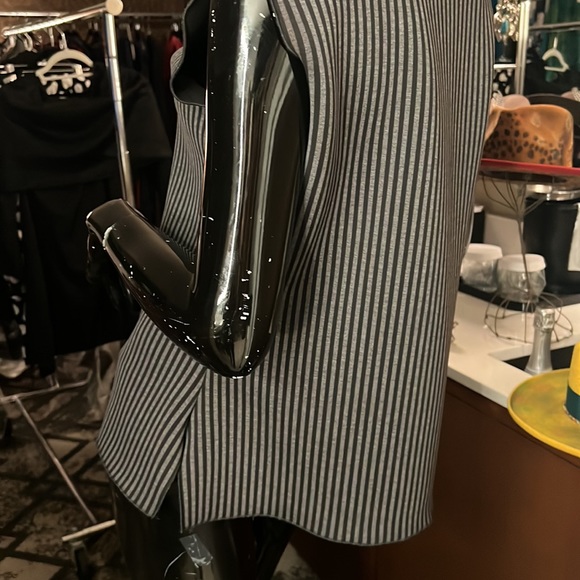 Neoprene tank in black and grey pinstripe - Picture 5 of 6